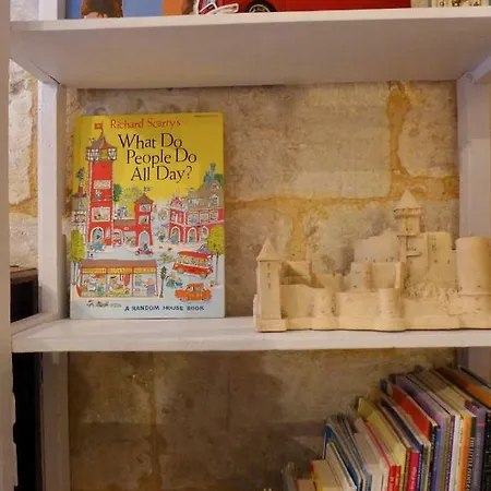 Rue Bertrand De Got 別荘